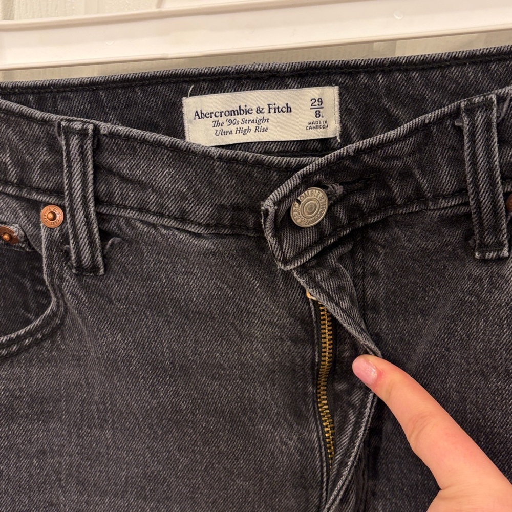Abercrombie & Fitch The ‘90s Straight Ultra High Rise Jeans in Black - Picture 4 of 4